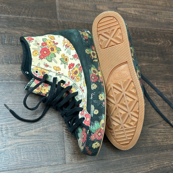 Floral Converse size 6 excellent condition  #B40 - Picture 5 of 6